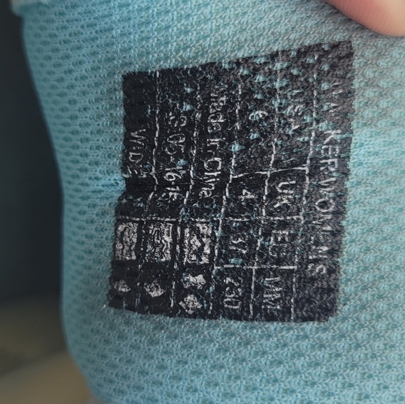 Vionic Walker Classic with Arch Support size 6 - Picture 10 of 16